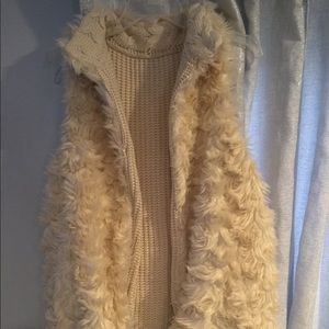 AQUA Reversible beige faux fur/sweater vest.